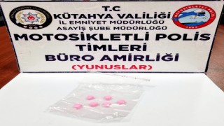 Kütahyada Yunus Timlerince bir araçta uyuşturucu hap ele geçirildi