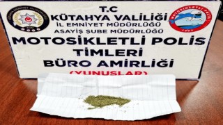 Kütahyada Yunus Timlerince bir şahsın üzerinde uyuşturucu ele geçirildi