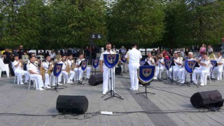 Kuzey Deniz Saha Komutanlığı Bandosu Taksim Meydanında konser verdi