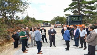 Lapsekide beton yol yapımı çalışmaları devam ediyor