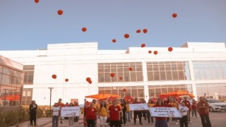 Lösemiyi atlatan çocuklardan tedavi gören arkadaşlarına sürpriz