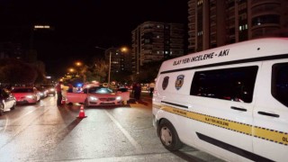 Lüks otomobil çalıp polise ateş ettiler, kaçarken kıskıvrak yakalandılar