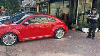 Magandaların silahından çıkan saçmalar otomobillere isabet etti