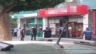Mağdur edildiğini öne süren şahıs çalışanı rehin aldı