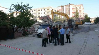 Malatyada “Bina çöktü, iş makinesi altında kaldı ihbarı polisi alarma geçirdi
