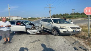 Manavgatta iki otomobil çarpıştı: 1 yaralı