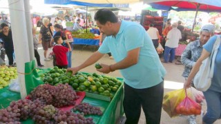 Mandalina Muğladaki semt pazarındaki tezgahlarda yerini aldı