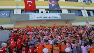 Manisada 300 bin öğrenci için ilk ders zilini Vali Ünlü çaldı