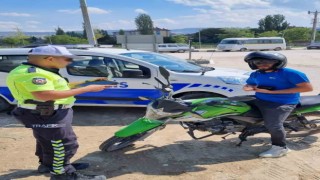 Manisada motosiklet sürücülerine kask denetimi