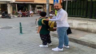 Manisalı Romanlardan 100 öğrenciye kırtasiye malzemesi desteği