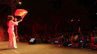 Manyaslılar Burcu Güneş ile coştular