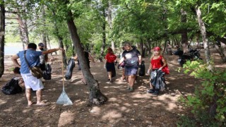 Marmariste belediye öncülüğünde çevre temizliği yapıldı