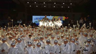 Menemende 250 çocuk şölenle sünnet edildi