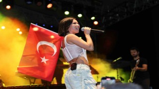 Menemendeki Çömlek Festivalinde Inna rüzgarı