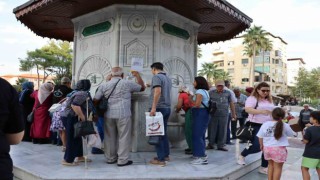 Mevlid Kandilinde Osmanlı Çeşmesinden şerbet aktı