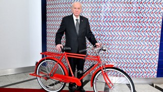 MHP Lideri Bahçeli’den, Osmaniye Bisikletiyle Fotoğraf