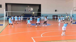 Minik voleybolcular son kez sahaya çıktı