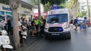 Motosiklet devrilip yaya geçidine sürüklendi: 2 yaralı