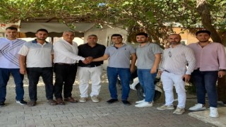 Husumetli komşuları muhtar barıştırdı