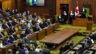 Nazi birliğinde savaşmış Ukraynalıyı kahraman olarak tanıtan Kanada Parlamento Başkanı istifa etti
