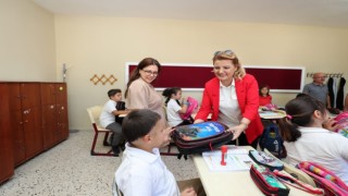 Öğrencilere sırt çantası ve kırtasiye seti hediye edildi