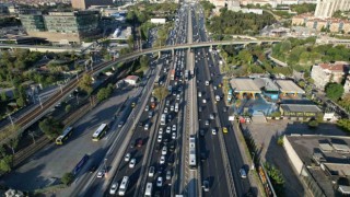 Okulların açılmasıyla oluşan trafik yoğunluğu böyle görüntülendi