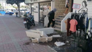 Önce otomobile sonra kaldırımdaki çiçekliklere çarptı: 1 yaralı