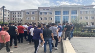 Operasyon yapılan telefoncular valiliğe yürüdü