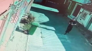 Örümcek adam gibi tırmandığı balkondan kıyafet çaldı