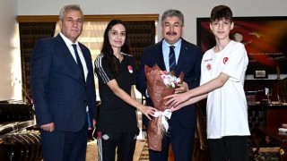 Osmaniye Valisi, Kick Boks Şampiyonları Aybüke ve Turan Kılınç'ı Kabul Etti