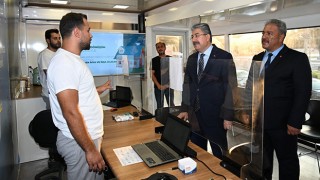 Osmaniye Valisi Yılmaz, "Yerinde Dönüşüm" Gezici Tırı'nı ziyaret etti