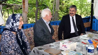 Osmaniyeli halk ozanından Vali Yılmaz'a övgü