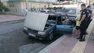 Otomobil alev alev yandı, yanındaki araçlar yanmaktan son anda kurtuldu