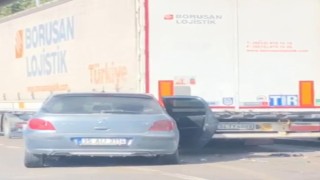 Otomobil tıra çarptı, sürücü ağır yaralandı