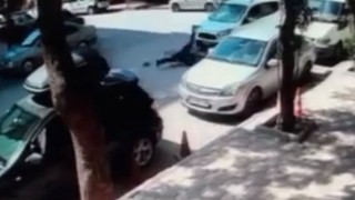 Otomobilin bisikletli şahsa çarpma anı kameralara yansıdı