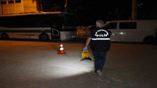 Otomobiliyle seyir halindeyken başka araçtan ateş açıldı, sırtından vuruldu