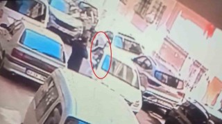 (Özel) Düğün eğlencesinde tehlike saçtı… Otomobilden sarkıp ateş açtı