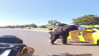 Pendikte kendisine çarpan taksi sürücüsünü nefes kesen kovalamaca sonunda yakaladı