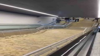 Pendikte metro durağını su bastı