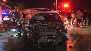 Polis aracı ile kamyonet kafa kafaya çarpıştı, 1 polis memuru yaralandı