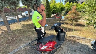 Polisi görünce çaldığı motosikleti bırakıp kaçtı