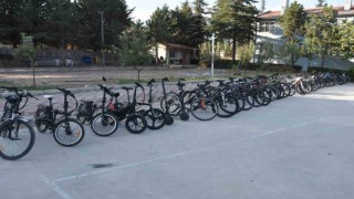 Polisin baskın yaptığı evden 1,5 milyon liralık çalıntı bisiklet ve motosiklet çıktı