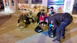 Polisten kaçan göçmen kaçakçıları, yol çalışmasının yapıldığı ‘kapalı sokakta yakalandı
