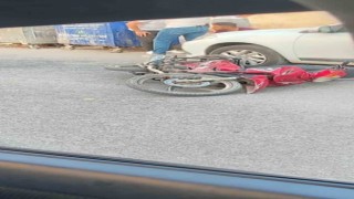 Polisten kaçan motosiklet sürücüsü park halindeki araca çarptı