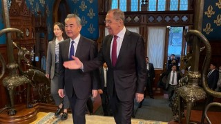 Rusya Dışişleri Bakanı Lavrov, Çin Dışişleri Bakanı Wang ile bir araya geldi