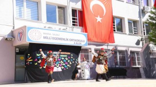 Salihlide İlköğretim Haftasına coşkulu kutlama