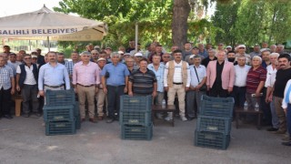 Salihlide üreticilere 9 bin meyve kasası hibe edildi