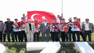 Şampiyonlara Başkan Sekmenden kutlama