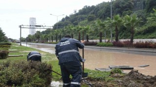 Samsun Büyükşehir Belediyesi selde 42 kişiyi kurtardı
