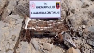 Şemdinlide PKKya ait mağarada çok sayıda silah ve mühimmat ele geçirildi